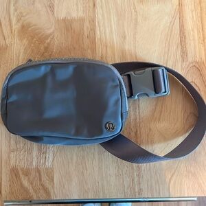 BARELY WORN!! Lululemon Fanny pack